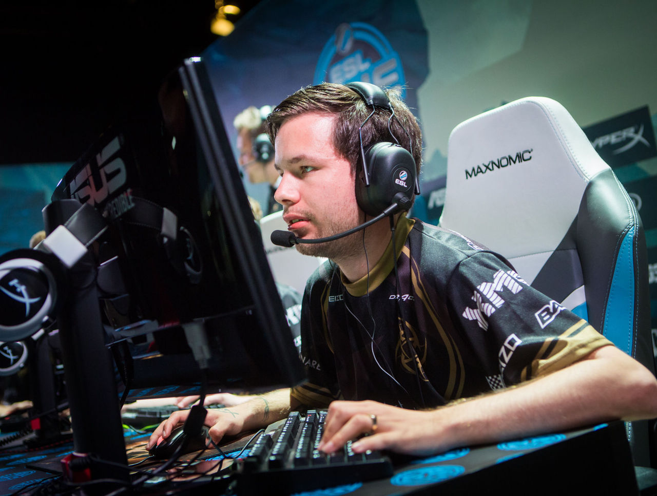 How Close Do You Sit To Your Monitor Globaloffensive How Close Do You Sit To Your Monitor Globaloffensive